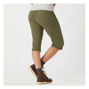 Duluth trading women’s NoGa Namastash Capri legging